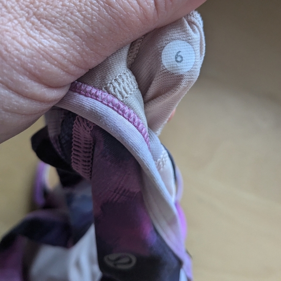 2/35$ LULULEMON sport Bra Size 6 Tie Dye Pink Purple White - Picture 9 of 9